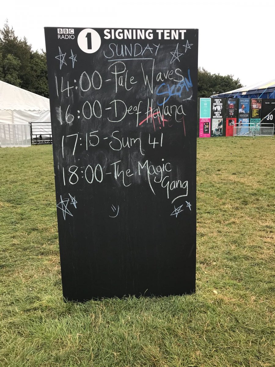 leeds festival 2018 sunday signing tent