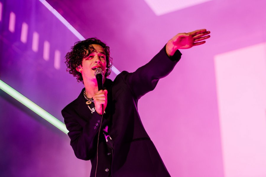 The 1975 shake the Main Stage to its foundations!