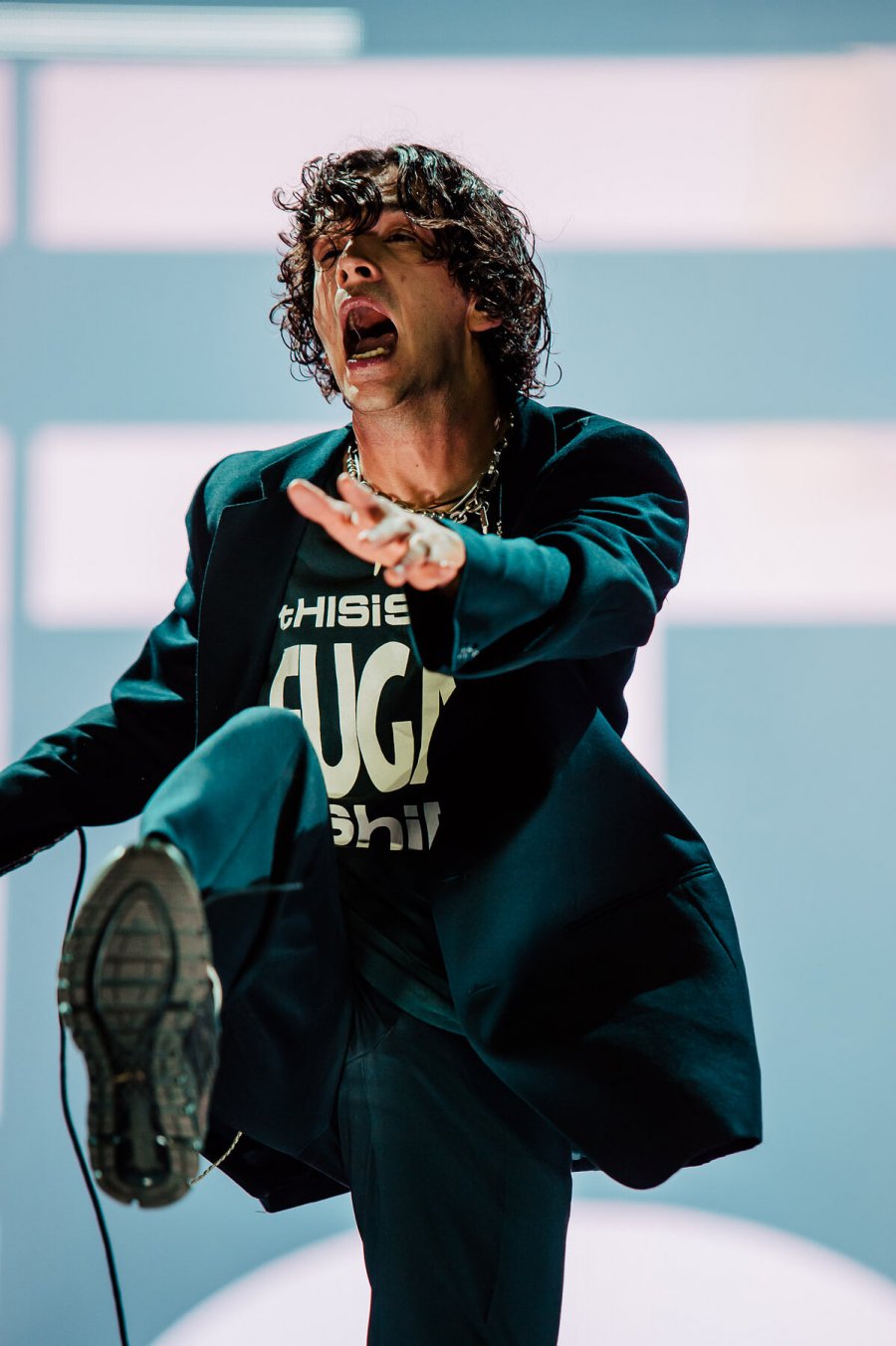 matty healy the 1975 perform at leeds festival 2019 7