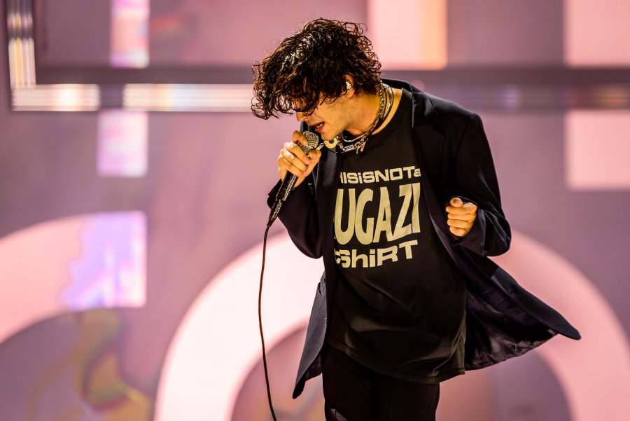 matty healy the 1975 perform at leeds festival 2019 1